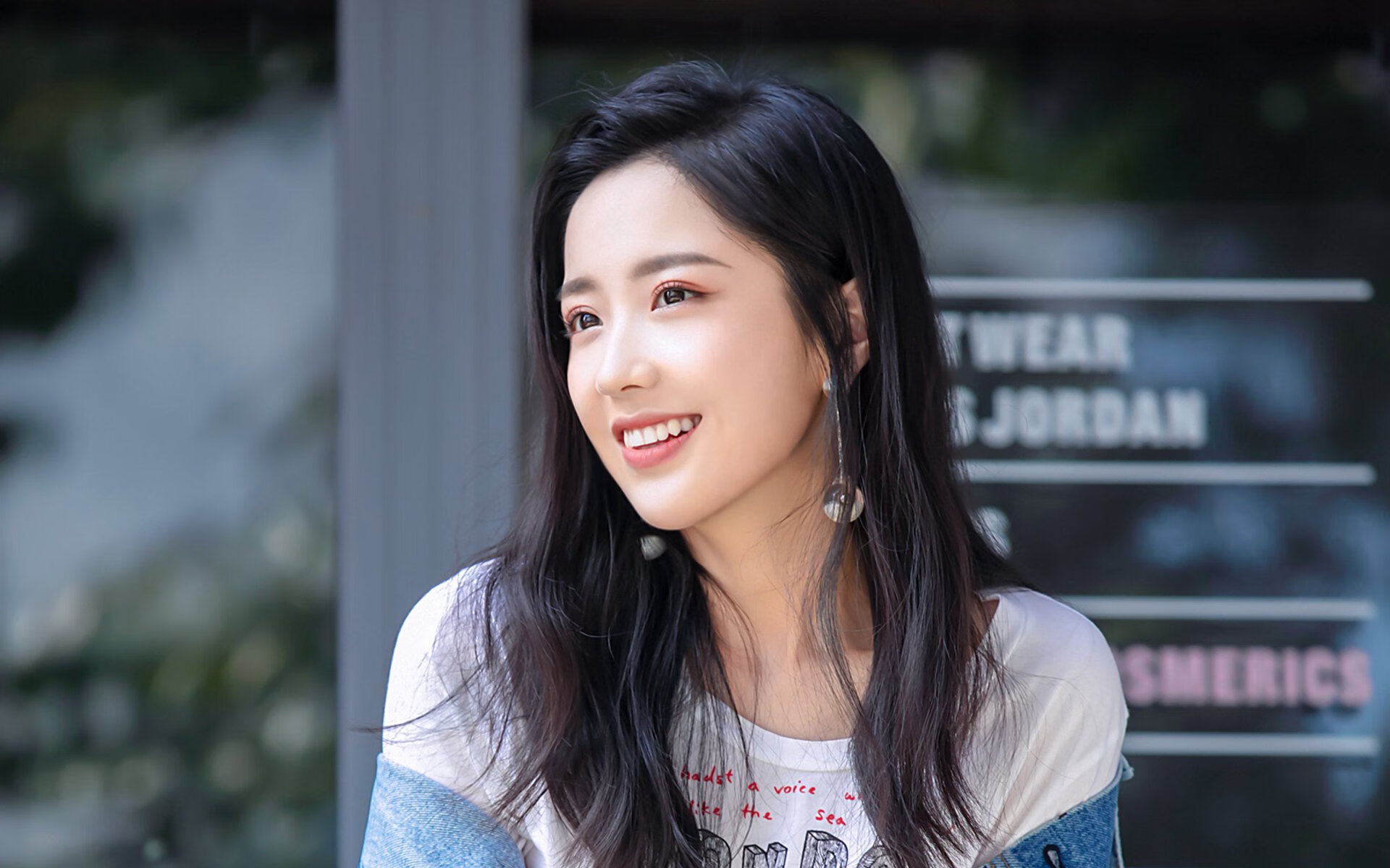 《虚拟偶像助阵:电竞比赛引入新元素》,虚拟 偶像