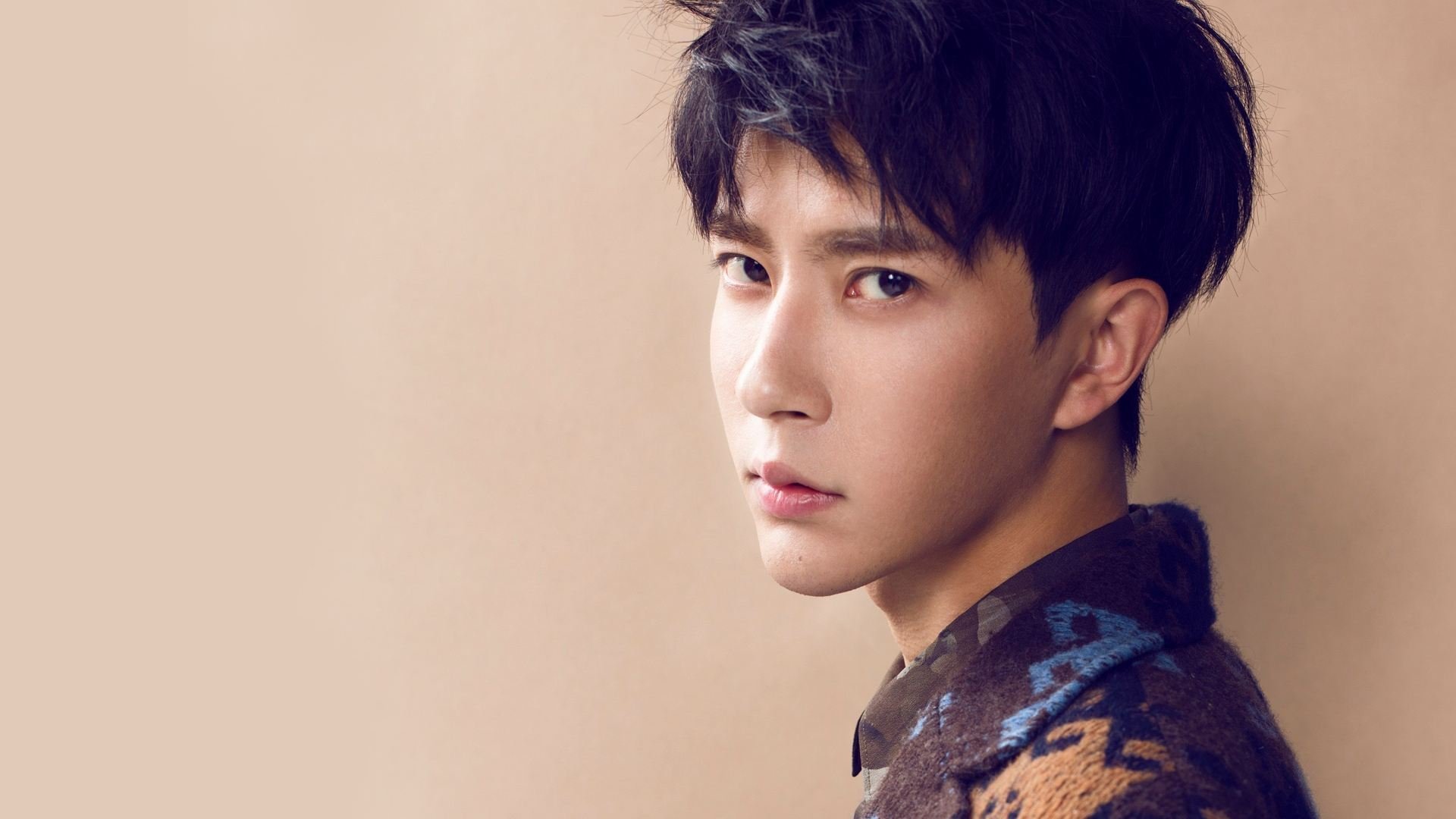 大型夜光水上摩托表演，灯火辉煌中的极速狂飙，水上摩托长啥样