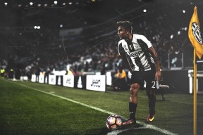 开云体育在线入口-独行侠锋线球员接连命中高难度投篮获掌声，独行侠峰哥