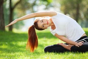 kering.com-新西兰全黑队的传球与突破紧密结合，始终保持高压态势，新西兰全黑队队员介绍