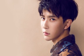 开云体育-大型夜光水上摩托表演，灯火辉煌中的极速狂飙，水上摩托长啥样